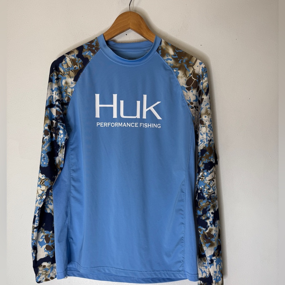 huk fishing shirt Small Long Sleeve Blue Camo Arms